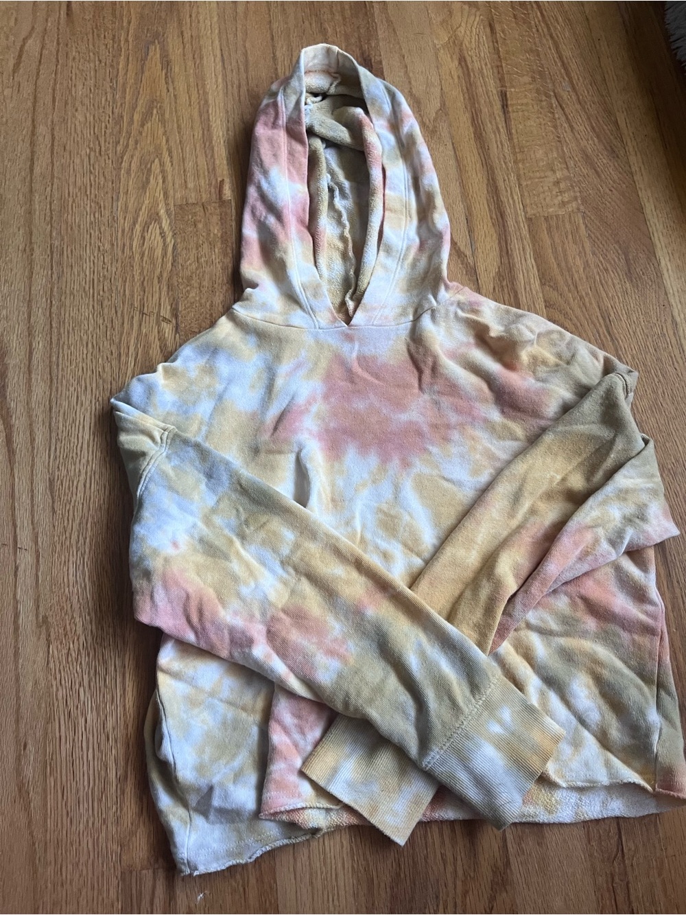 Girls Old Navy Tie-Dye cropped crew size large